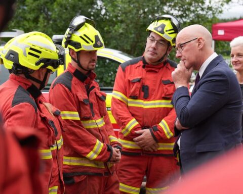 First Minister thanks emergency services at scene of Cairngorms wildfire