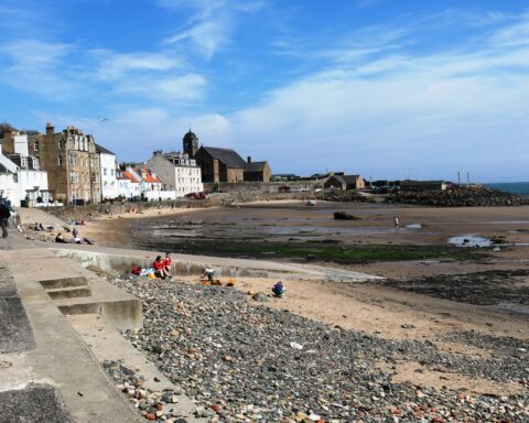 Kinghorn Beach. Image: Bill Kasman / Geograph Britain and Ireland, CC BY-SA 2.0