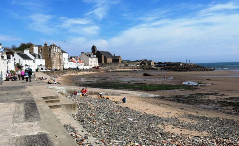 Kinghorn Beach. Image: Bill Kasman / Geograph Britain and Ireland, CC BY-SA 2.0