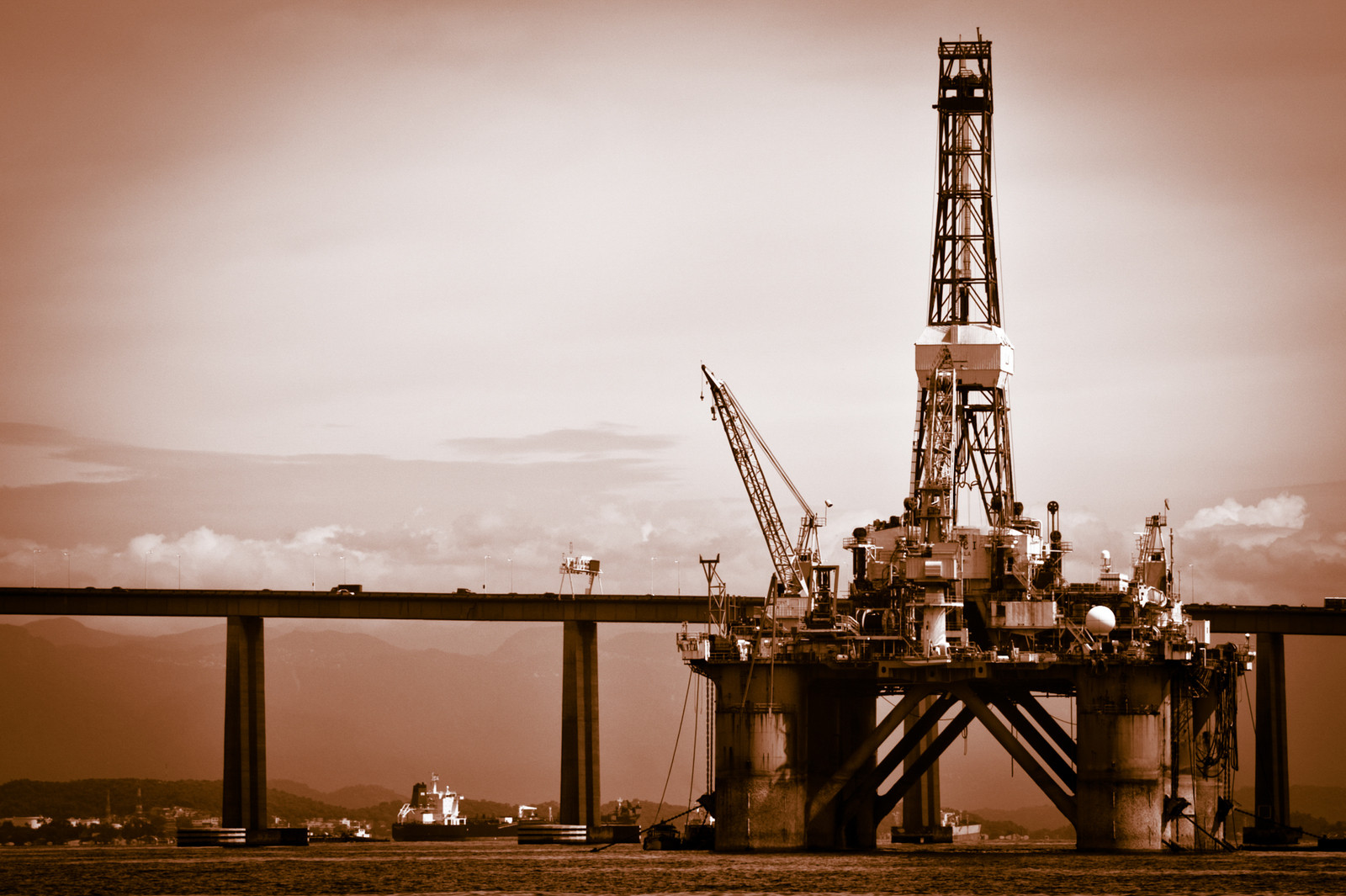 10280598 petroleum platform on the guanabara bay