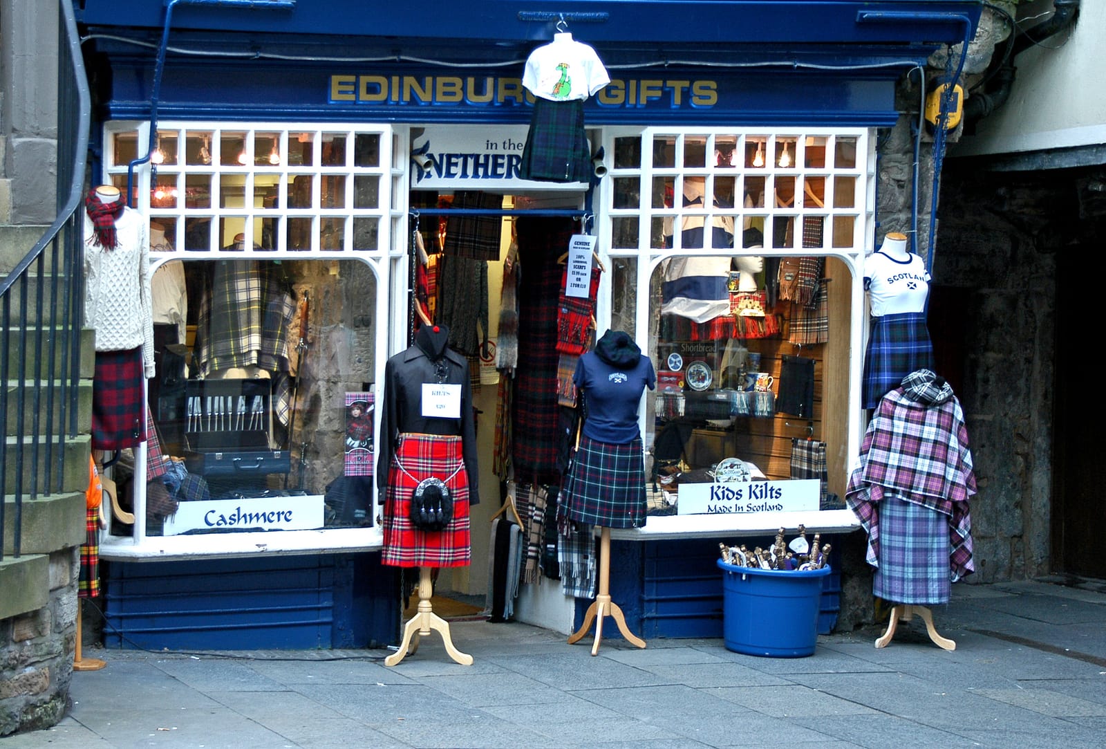 65648908 souvenir shop