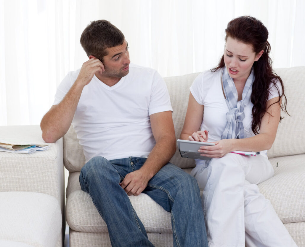 7090016 couple doing their budget