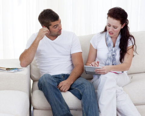 7090016 couple doing their budget