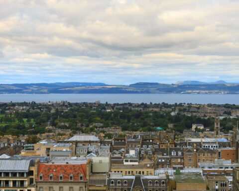 74705456 edinburgh city panorama