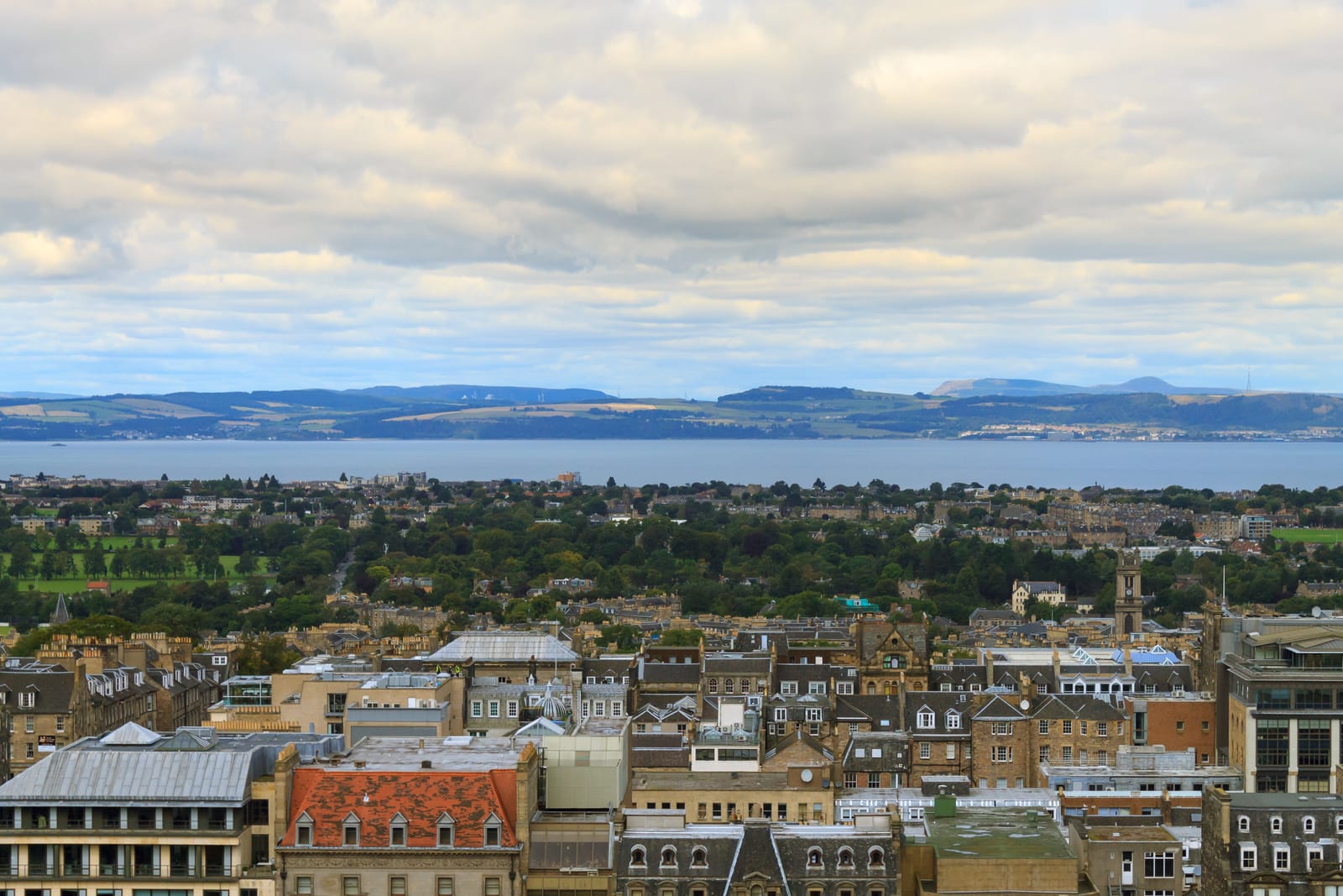 74705456 edinburgh city panorama