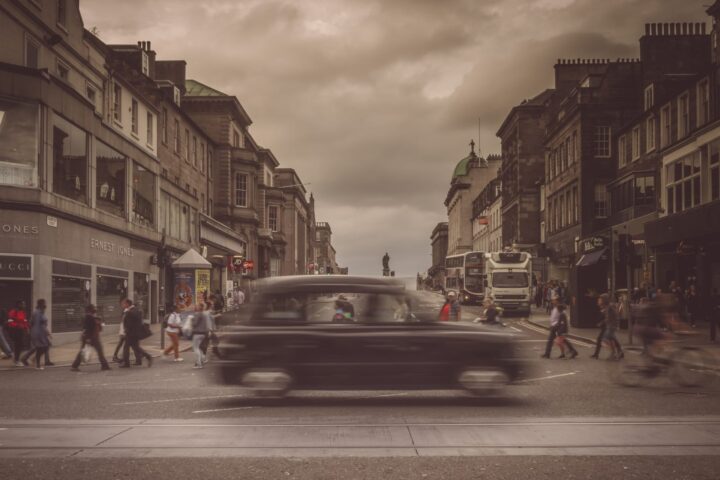 76423390 edinburgh street scene