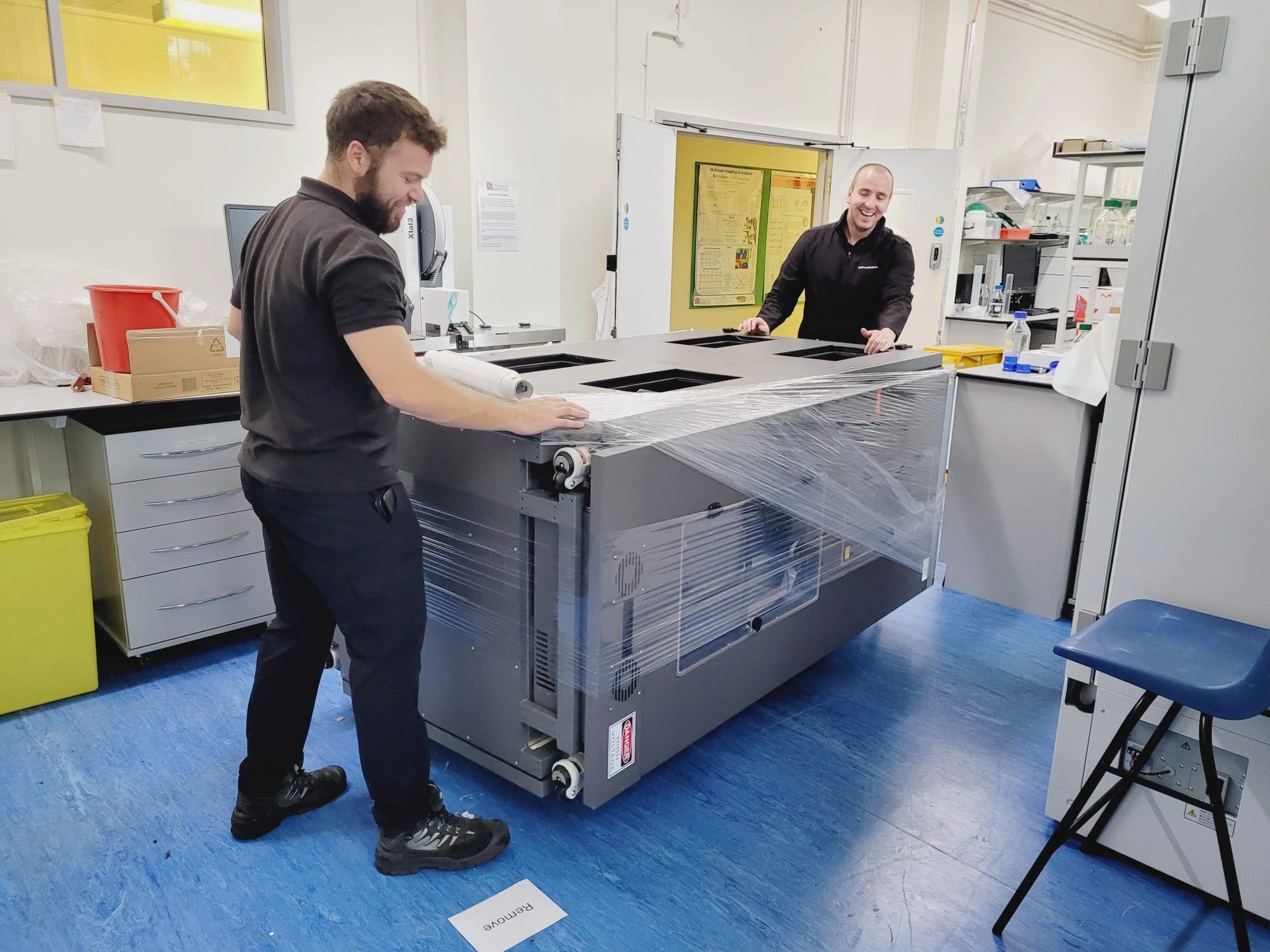 Visual accompanying “The Scottish Business Making Money From Unwanted Laboratory Equipment”
